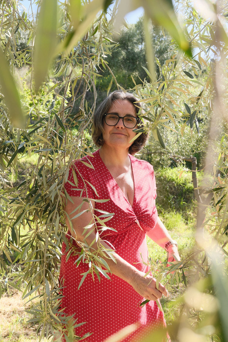 Ana Martinez Garcia in ihrem Olivenhain in der Sierra Nevada